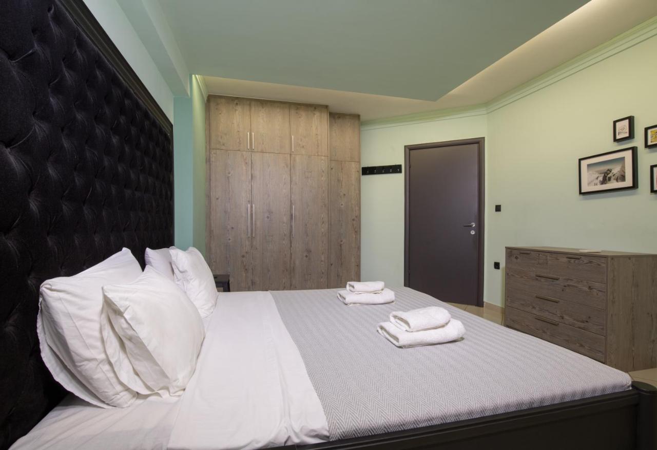 Spacious Modern With Great Rooftop View *