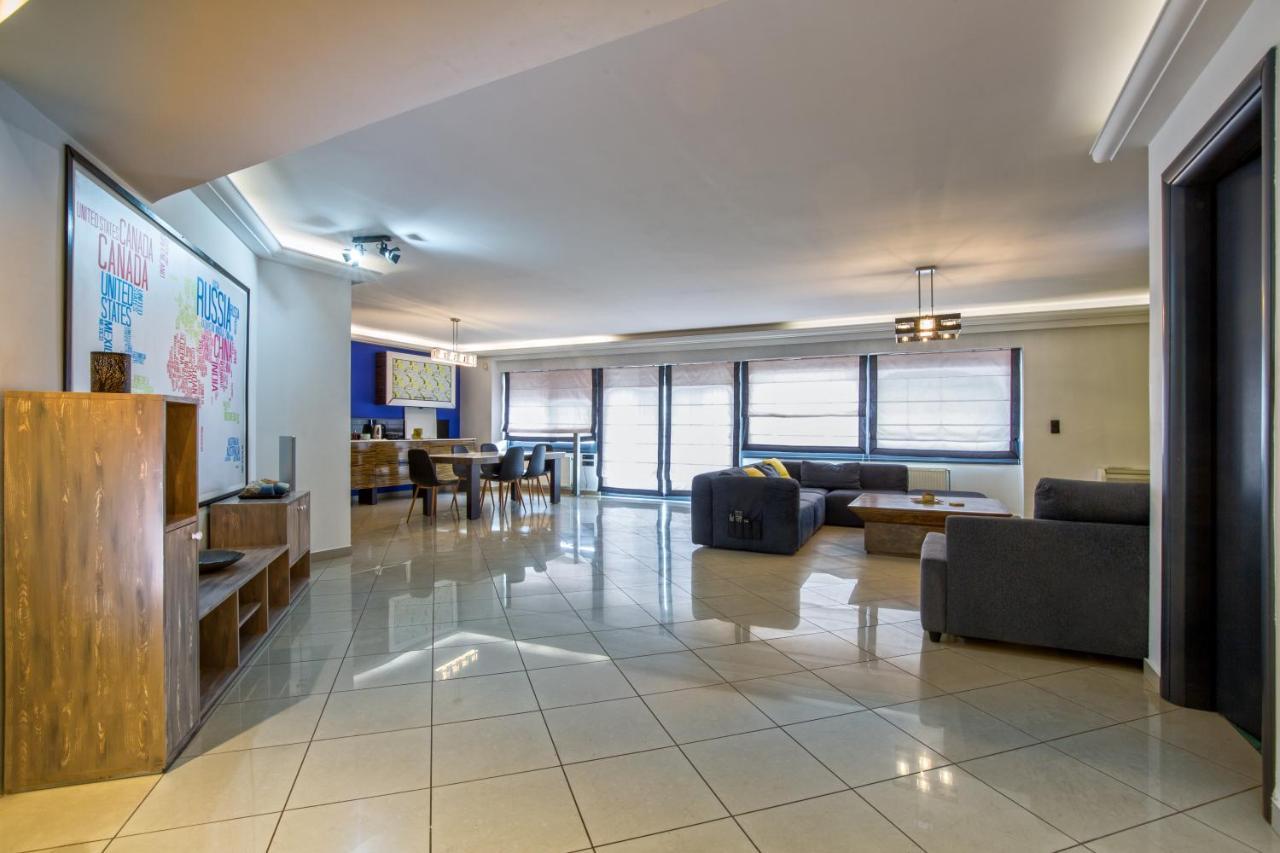 Spacious Modern With Great Rooftop View Apartment