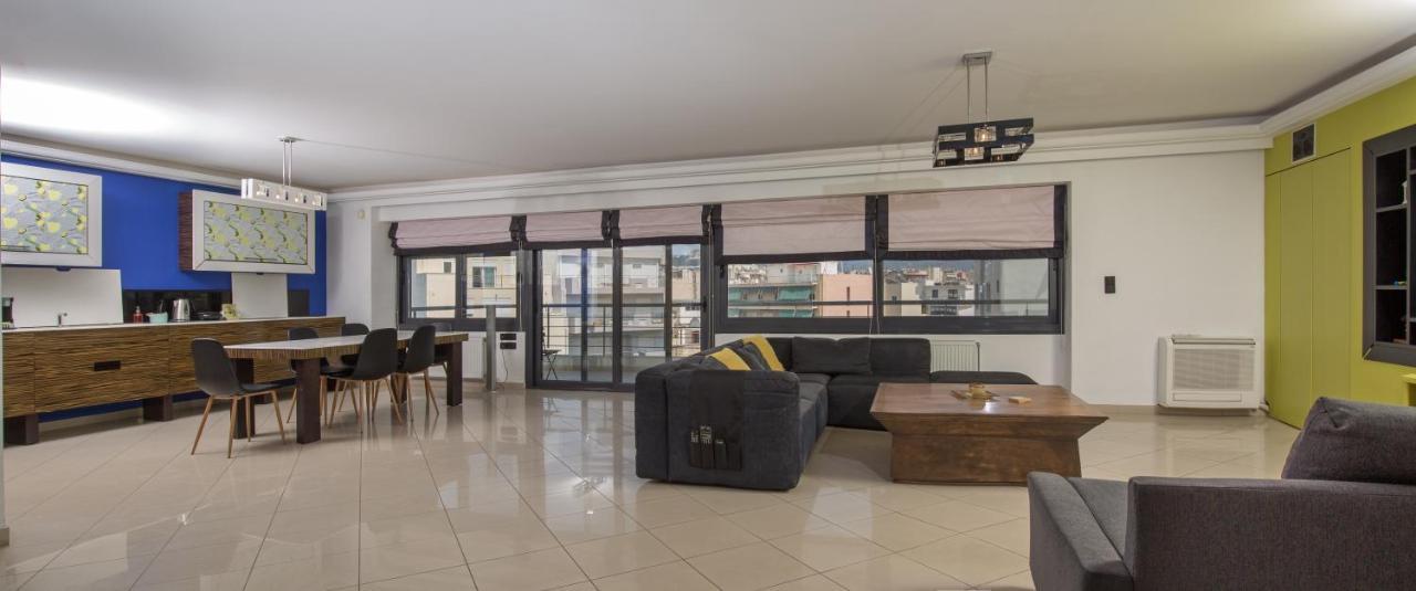 Spacious Modern With Great Rooftop View *
