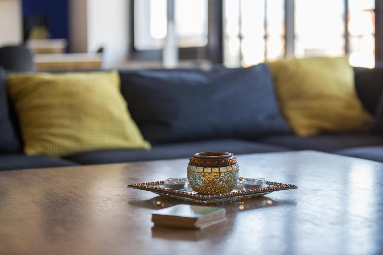 Spacious Modern With Great Rooftop View Apartment *
