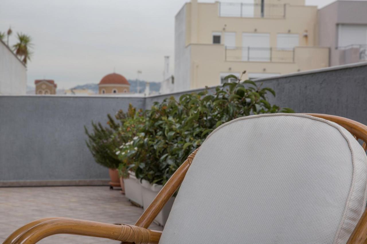 Spacious Modern With Great Rooftop View Apartment *
