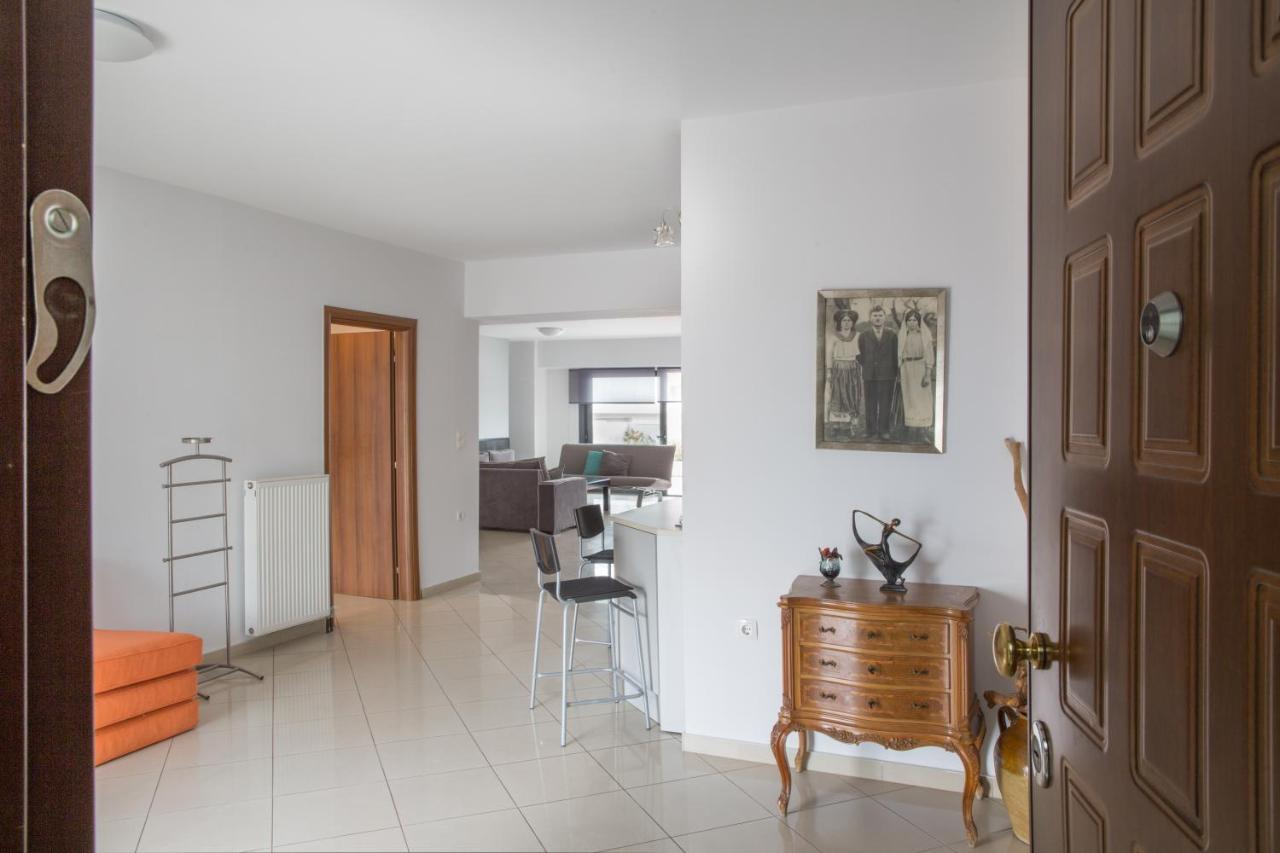 Spacious Modern With Great Rooftop View Apartment *
