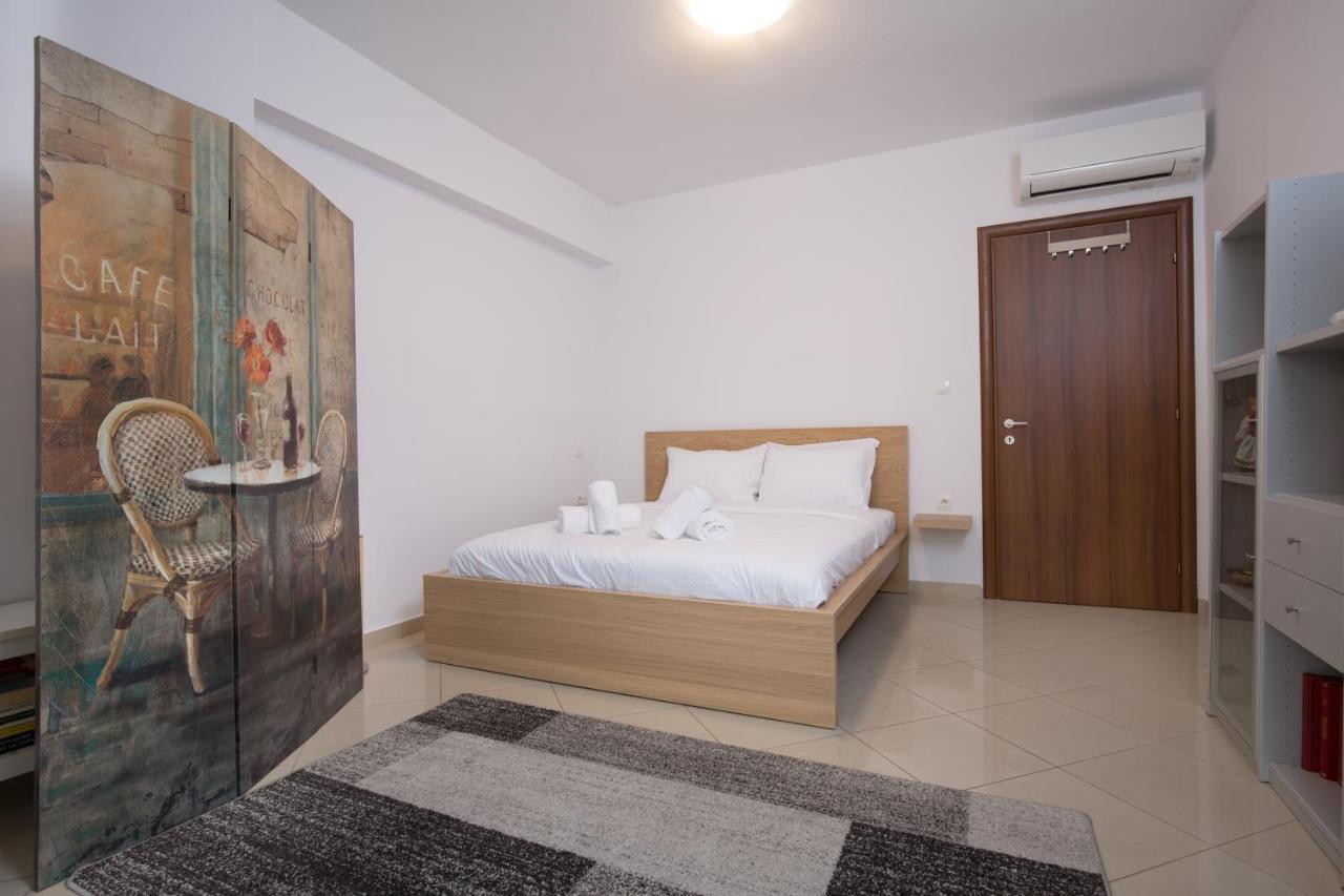 Spacious Modern With Great Rooftop View Apartment *