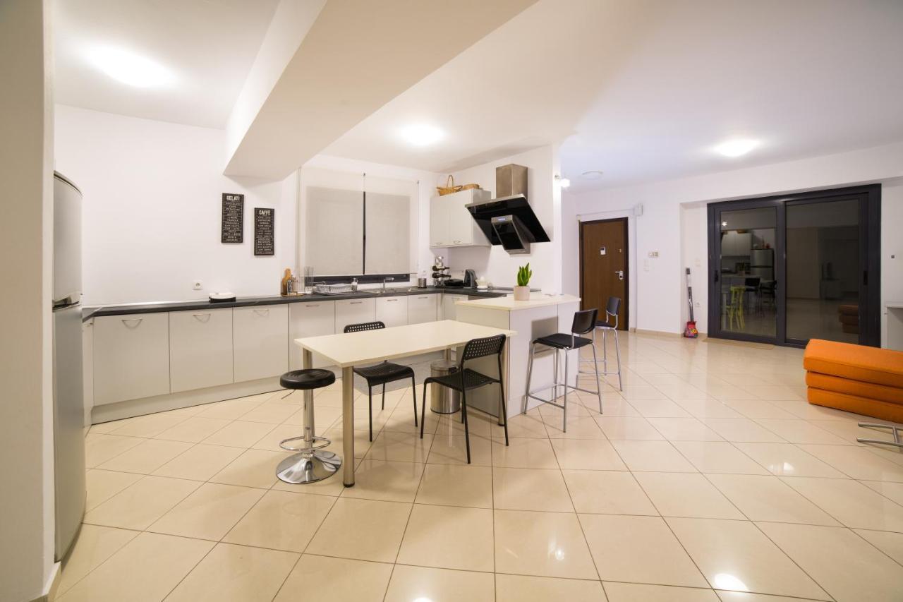 Apartment Spacious Modern With Great Rooftop View